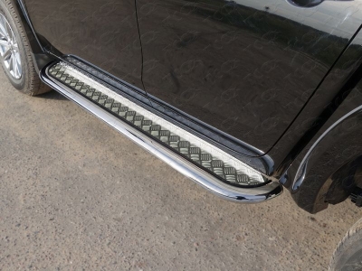 Пороги с площадкой алюминиевый лист 75х42 мм ТСС для Mitsubishi L200 2019-2021
